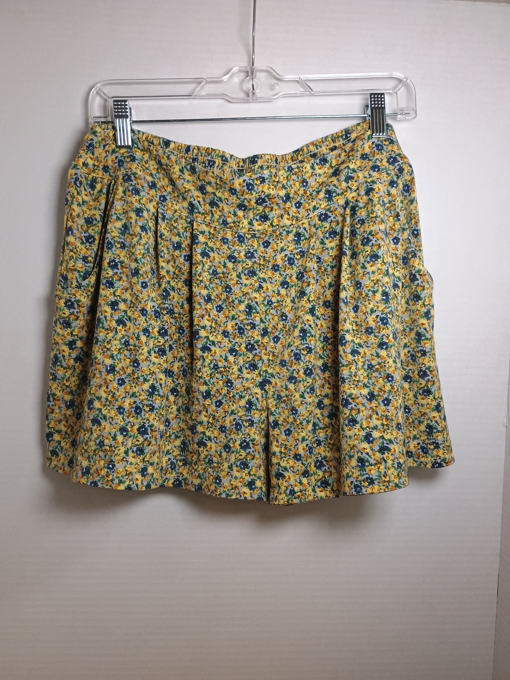 Forever 21 Floral High-Waist Shorts in Yellow & Blue Large